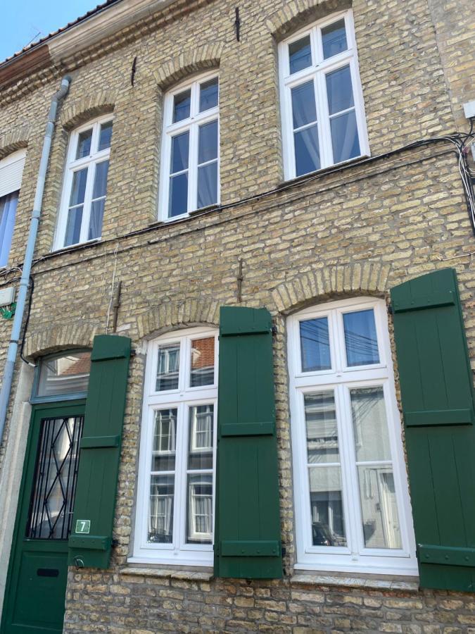 Gite De La Tour Carree Берґ Екстер'єр фото